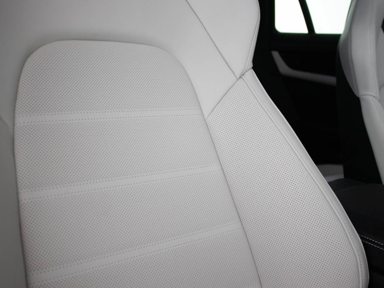 Panamera (4) image 35