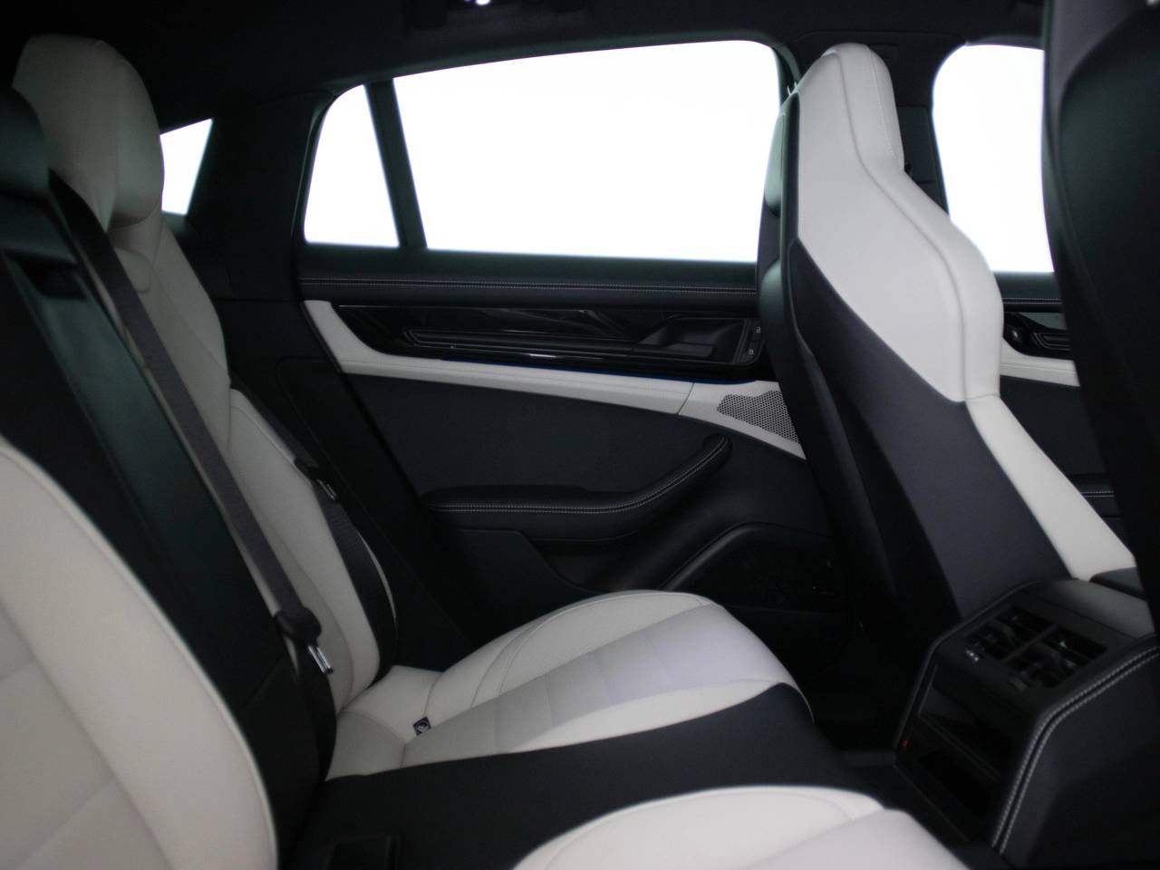 Panamera (4) image 40