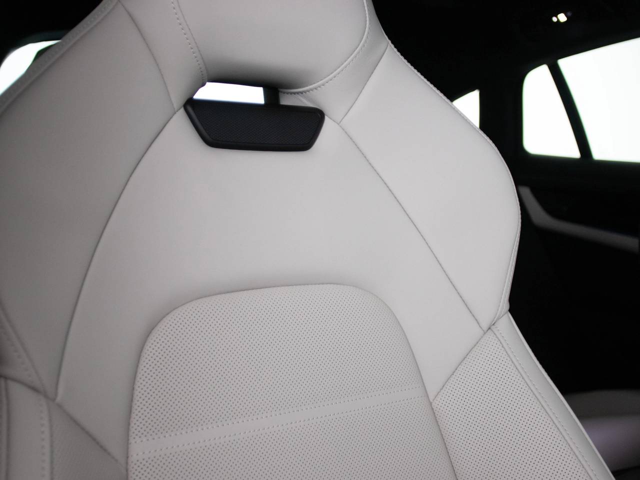 Panamera (4) image 39