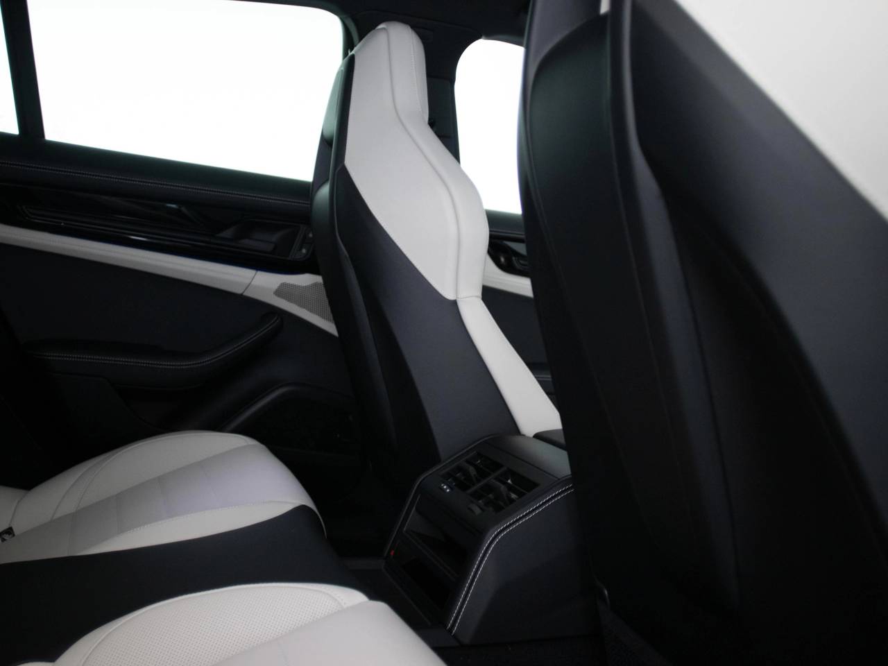 Panamera (4) image 38