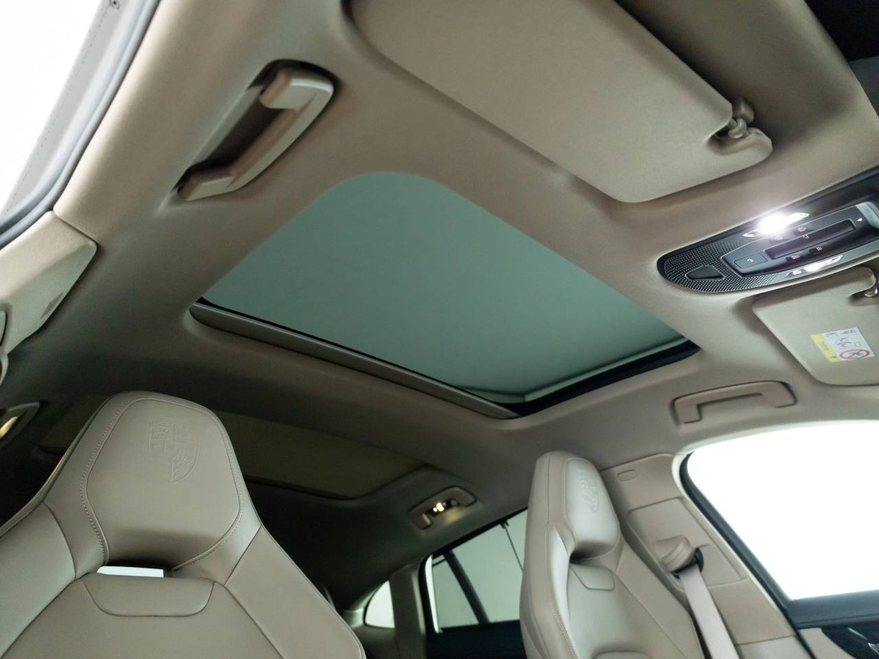 Panamera (2) image 24