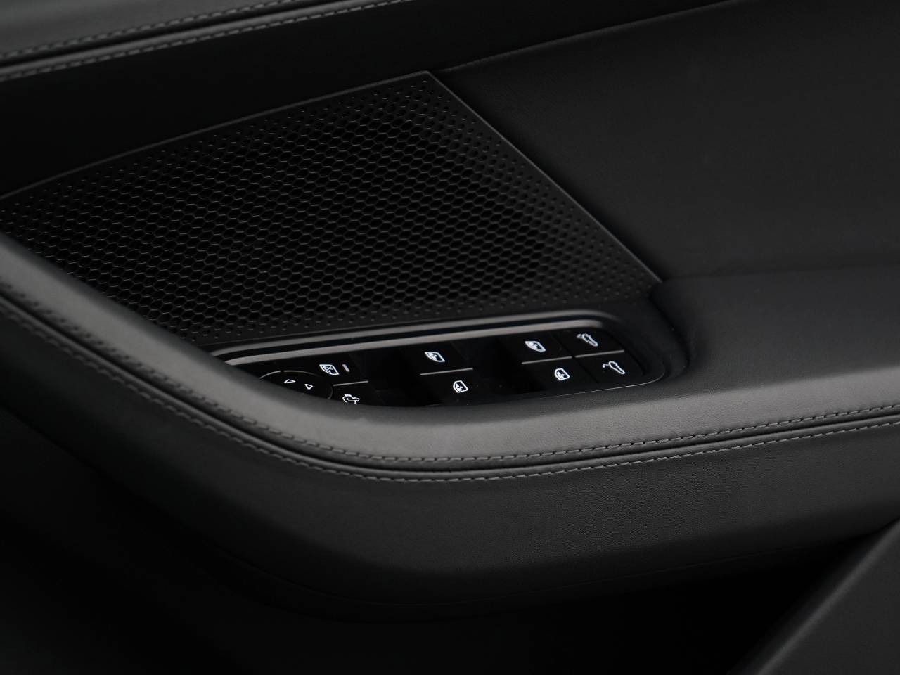 Panamera (2) image 37