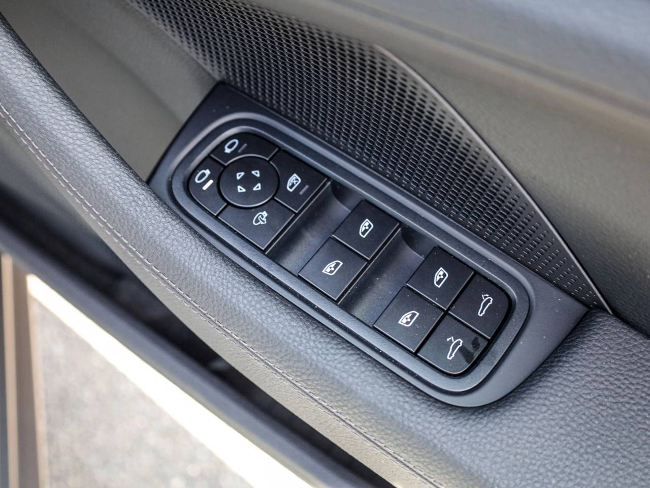 Panamera (2) image 31