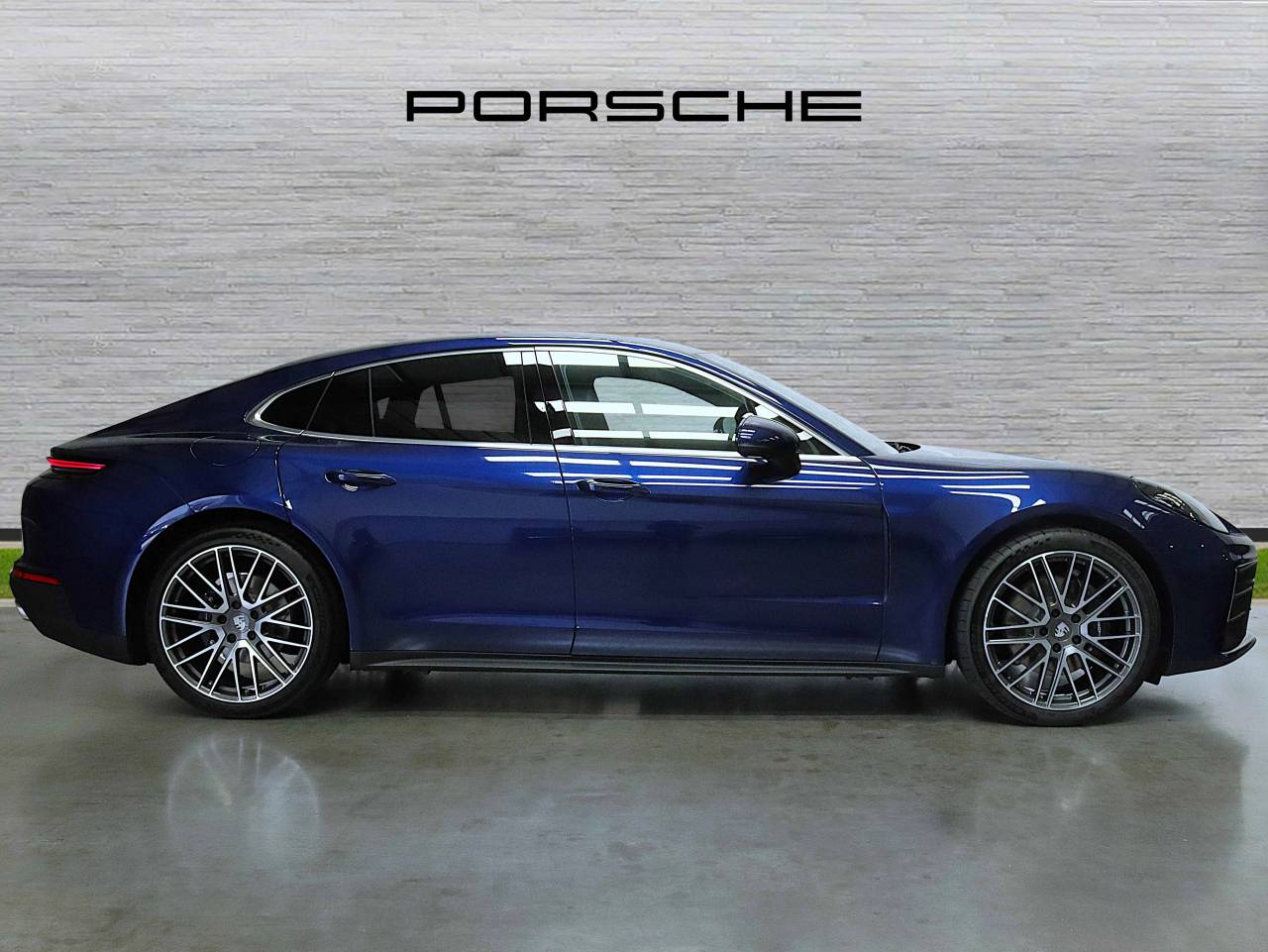 Panamera (4) image 02