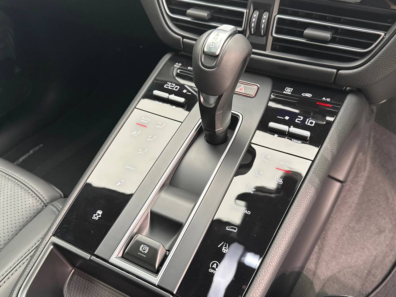 Macan (82) image 23