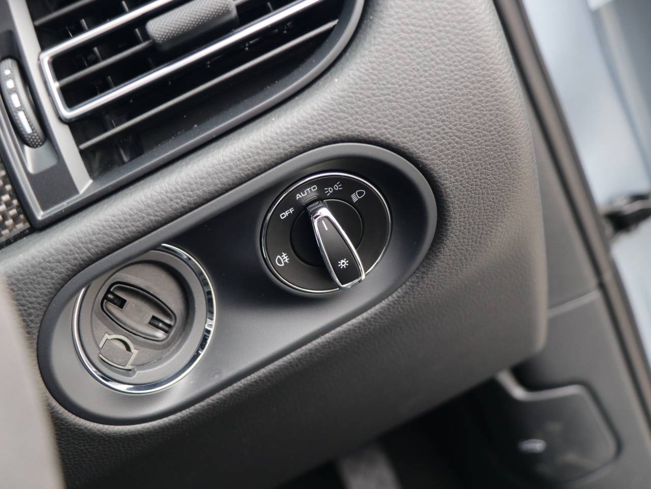 Macan (54) image 30