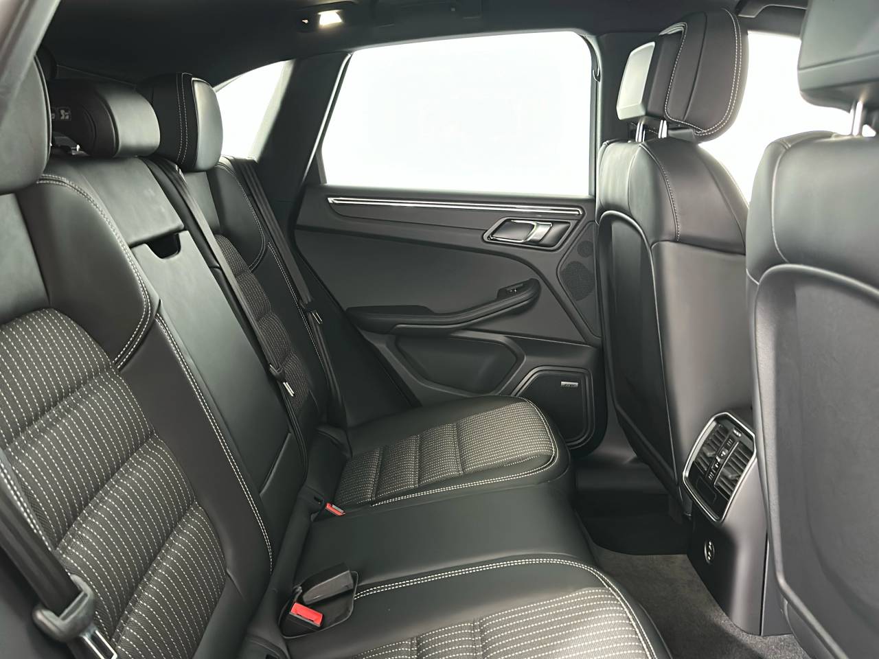 Macan (54) image 14