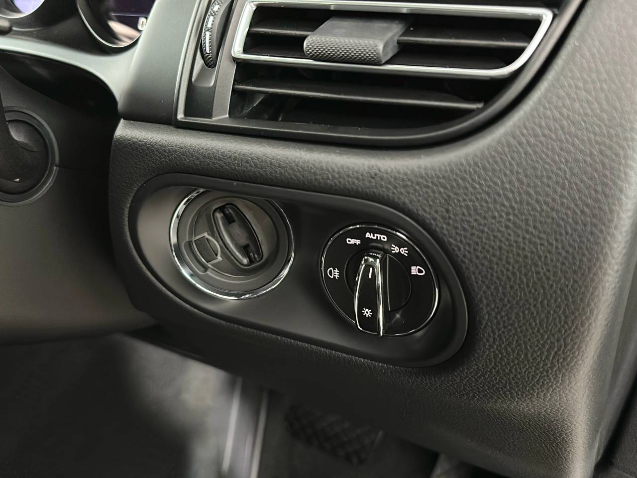 Macan (54) image 17