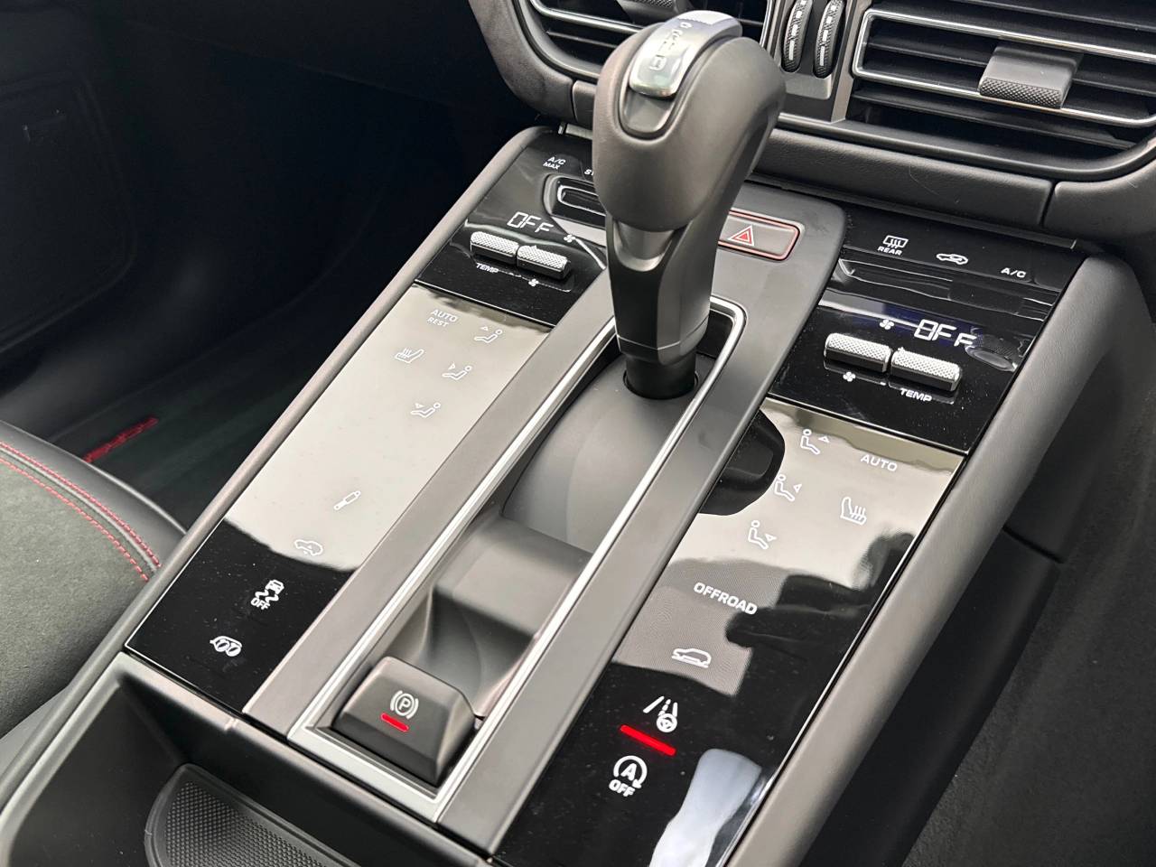 Macan (96) image 30