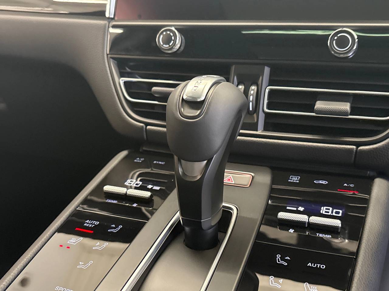 Macan (11) image 24
