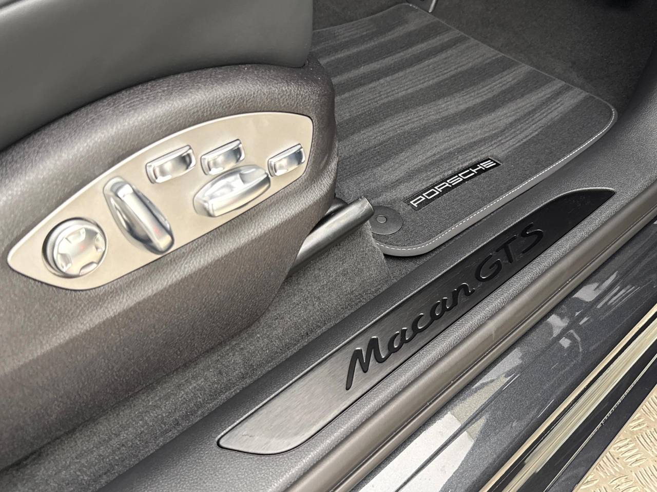 Macan (104) image 21
