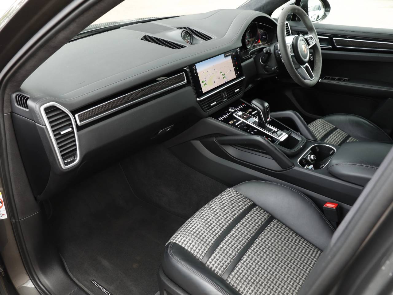 Cayenne GTS TIPTRONIC (14) image 04