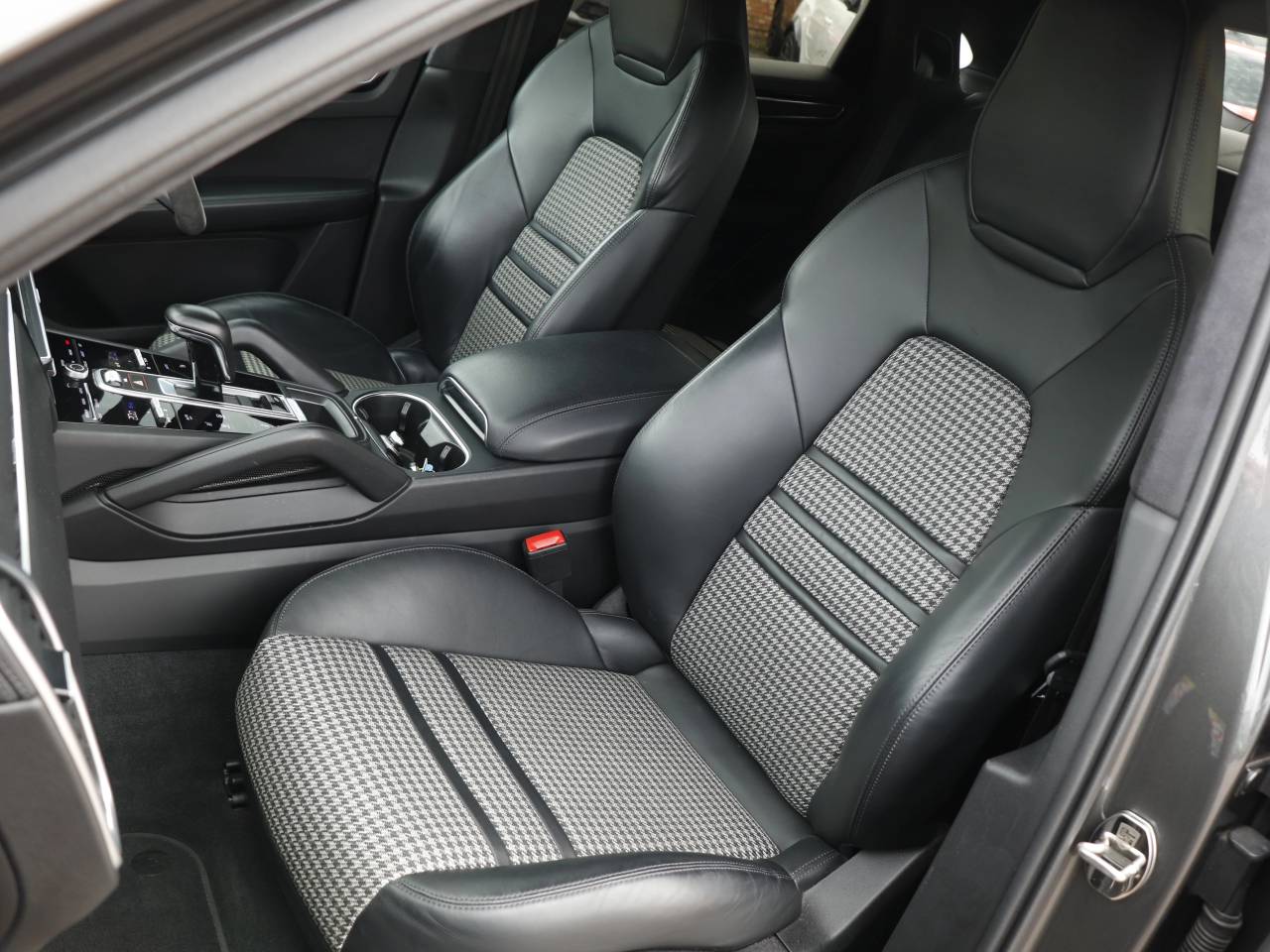 Cayenne GTS TIPTRONIC (14) image 24