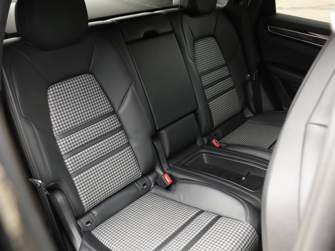 Cayenne GTS TIPTRONIC (14) image 25