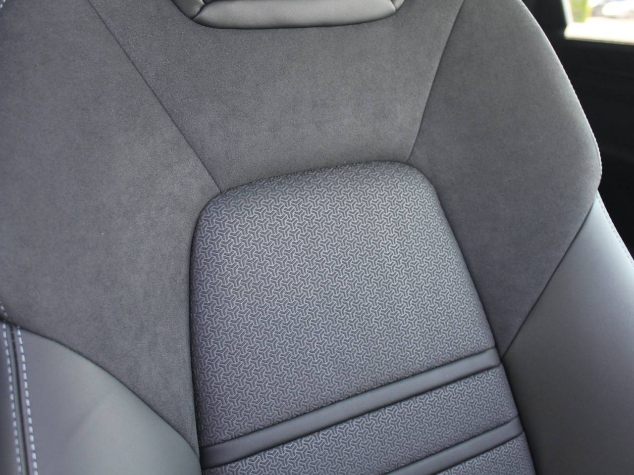 Cayenne (9) image 21