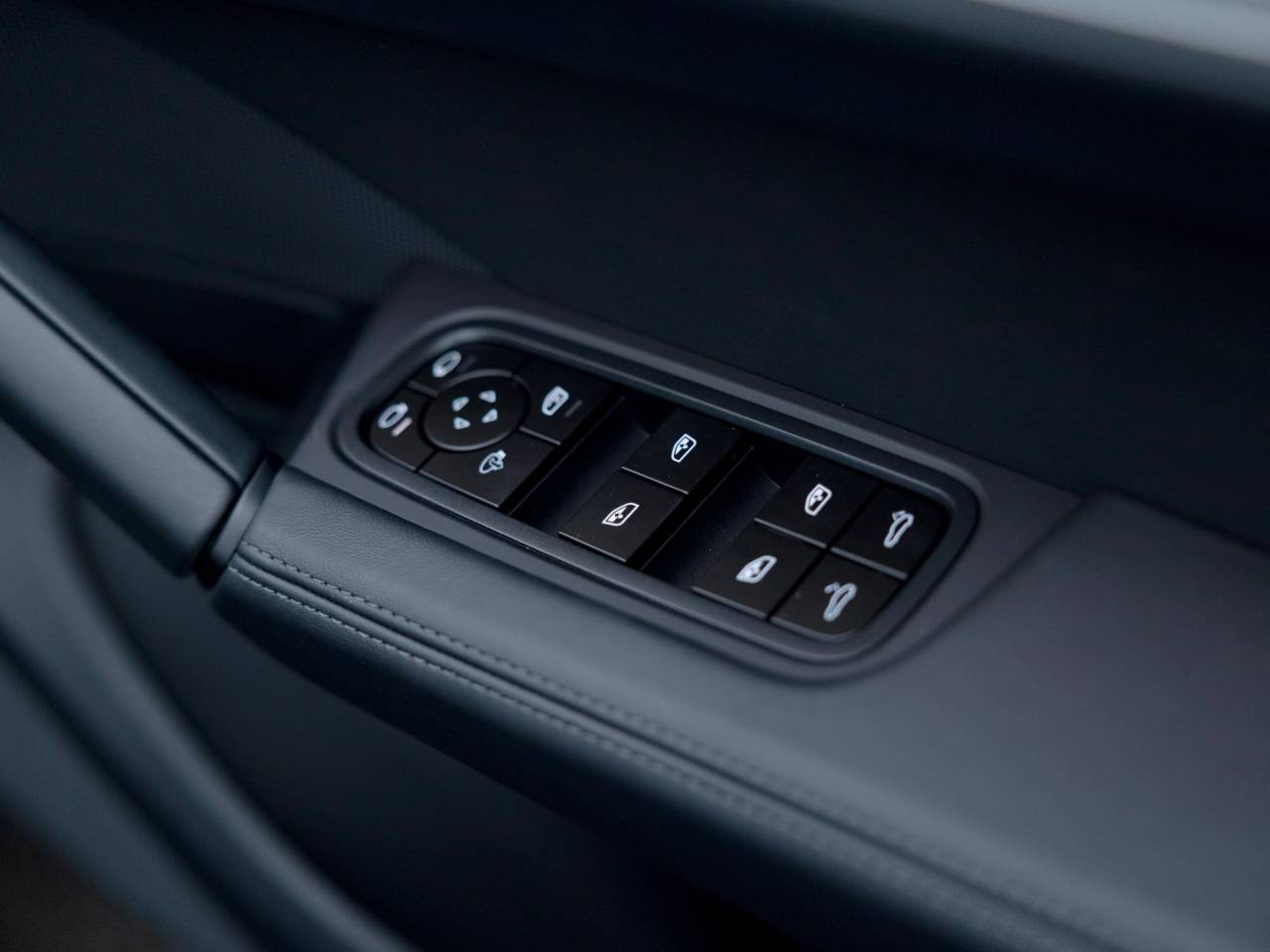 Cayenne (58) image 74