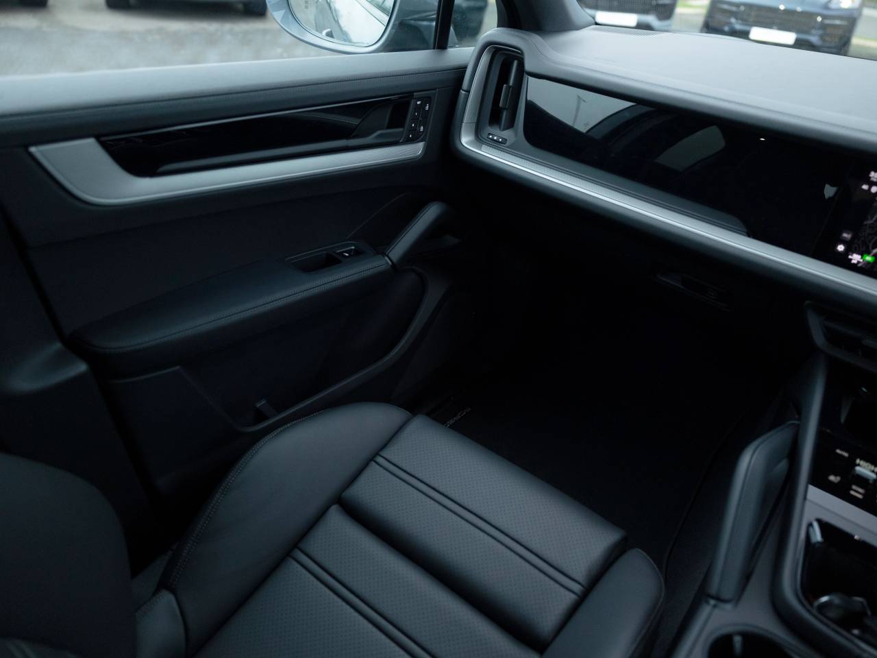 Cayenne (58) image 77