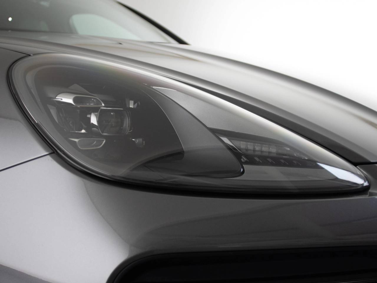 Cayenne V6 (20) image 17