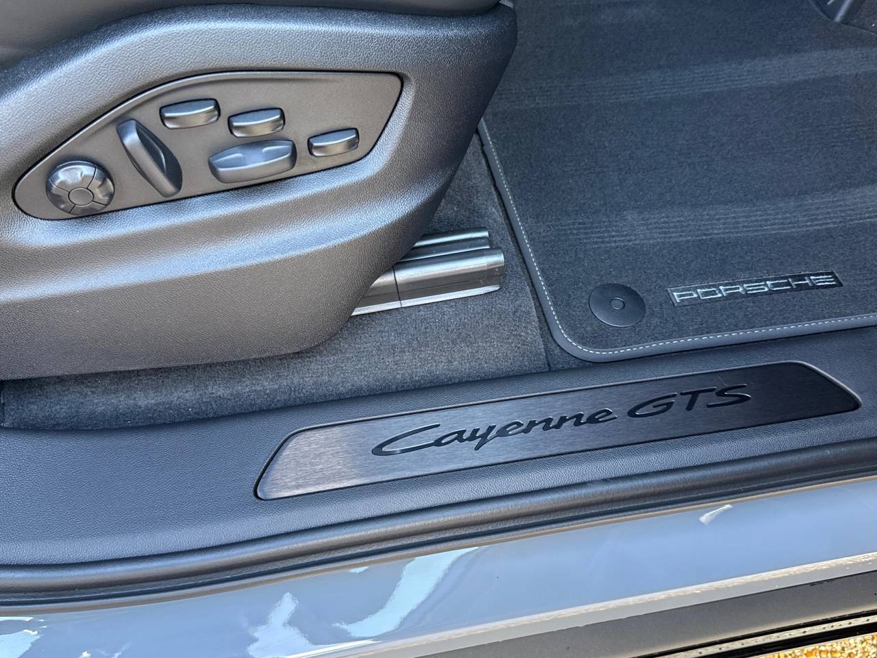 Cayenne (68) image 30