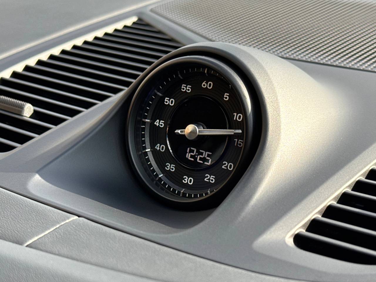 Cayenne (68) image 17