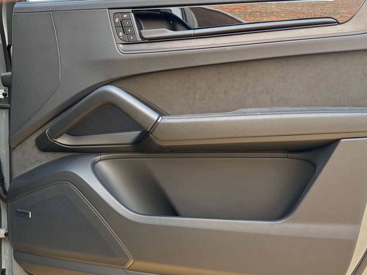 Cayenne (68) image 23