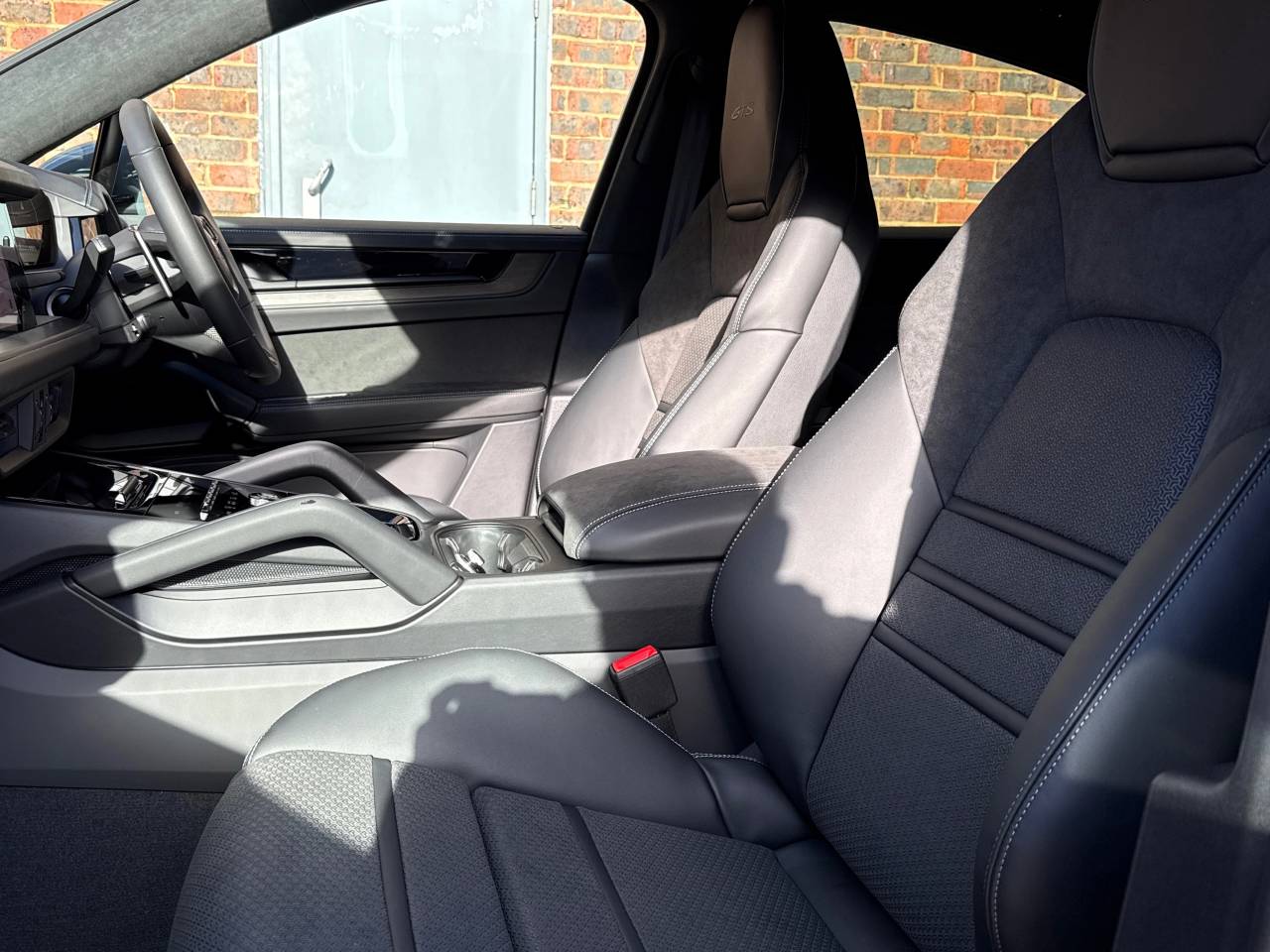 Cayenne (68) image 16