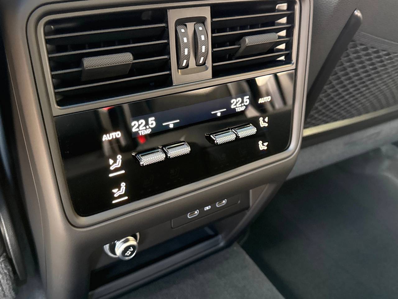 Cayenne (68) image 26