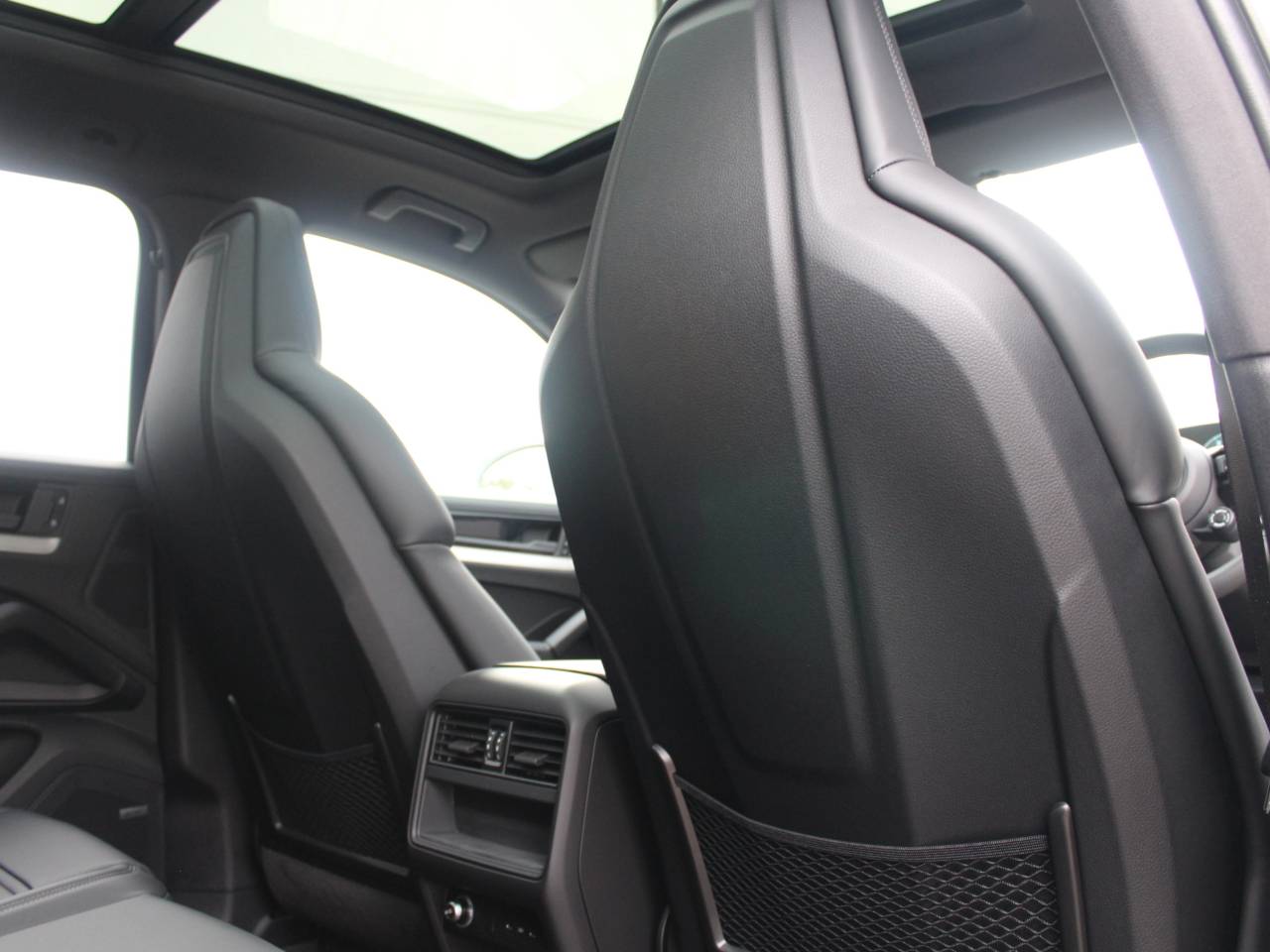 Cayenne (7) image 32
