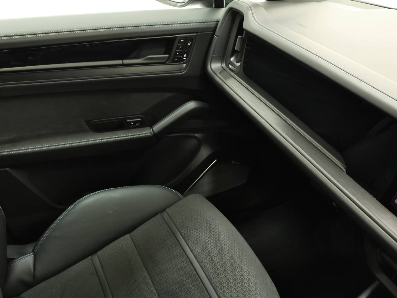 Cayenne GTS (4) image 24