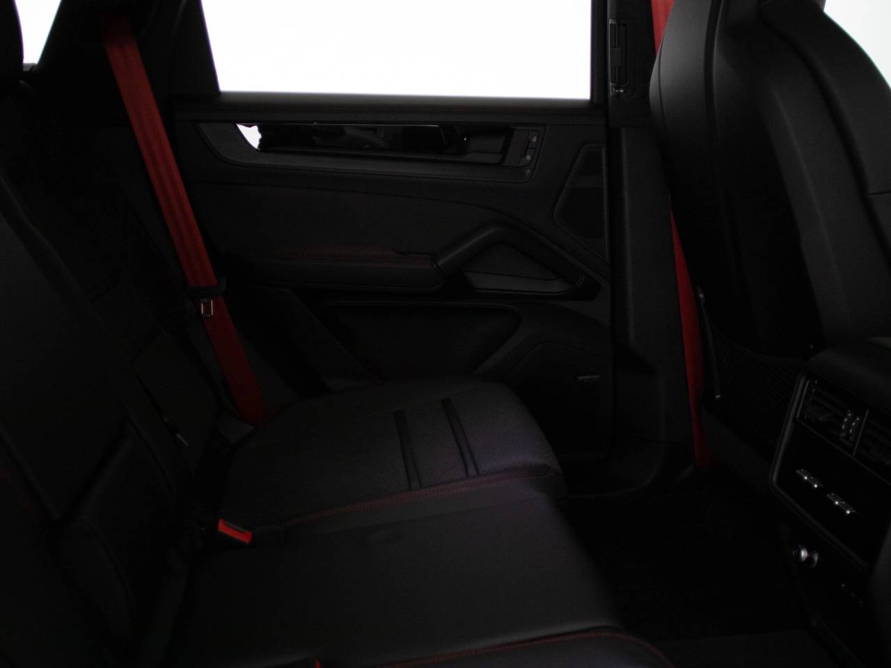 Cayenne (17) image 33