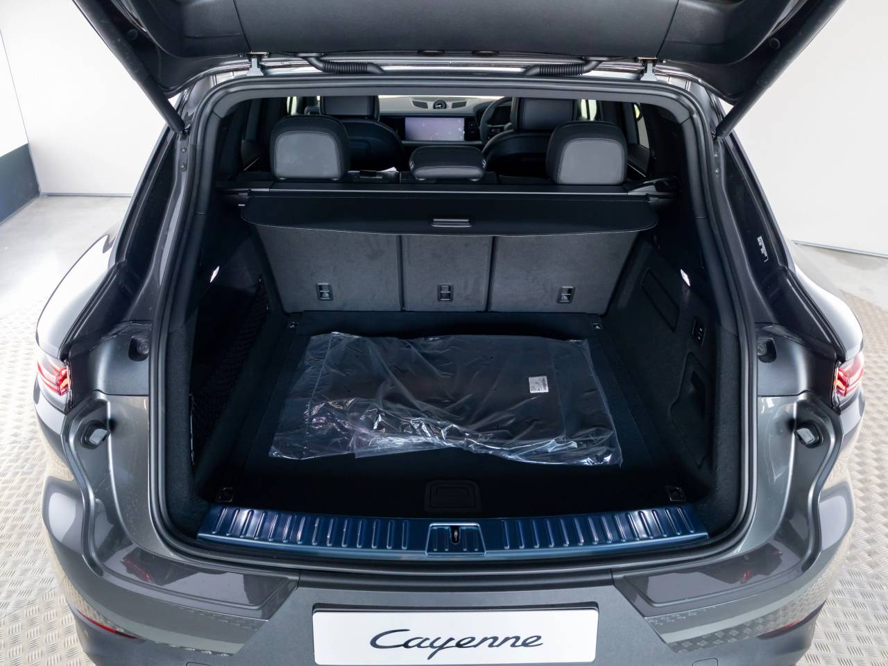 Cayenne (10) image 16