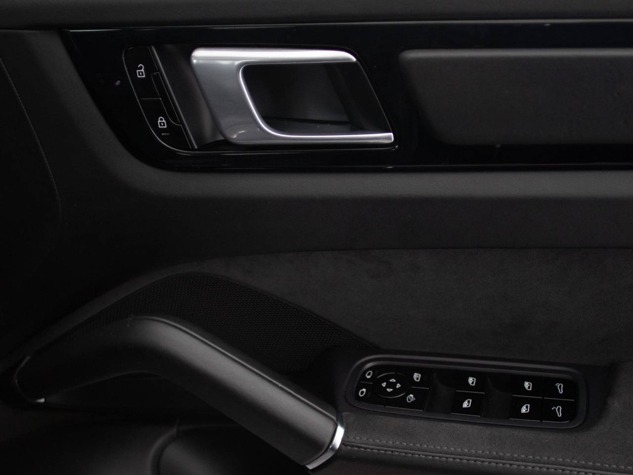 Cayenne GTS TIPTRONIC (8) image 47