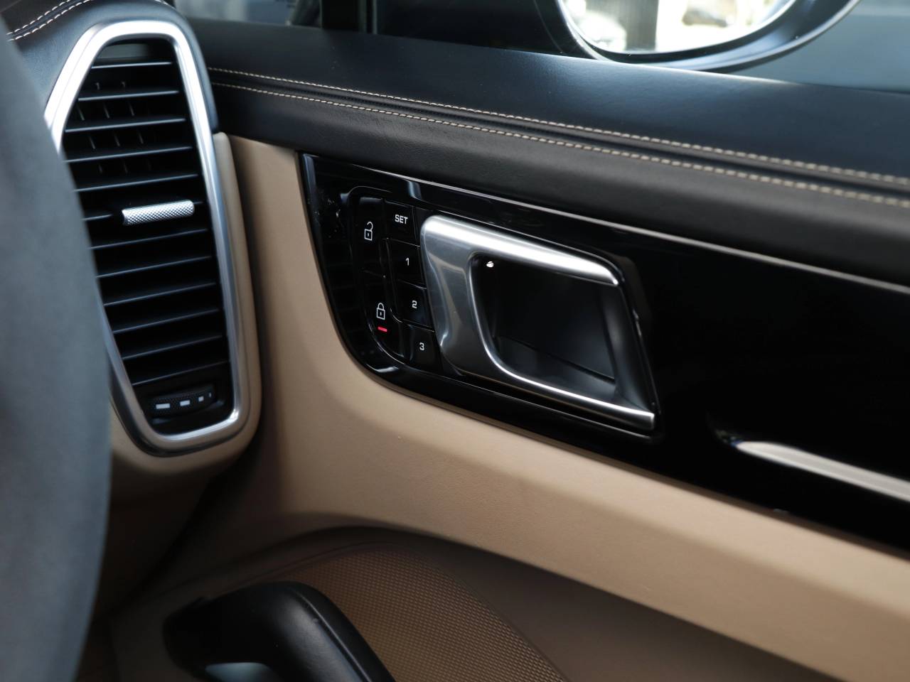 Cayenne TURBO S (8) image 25
