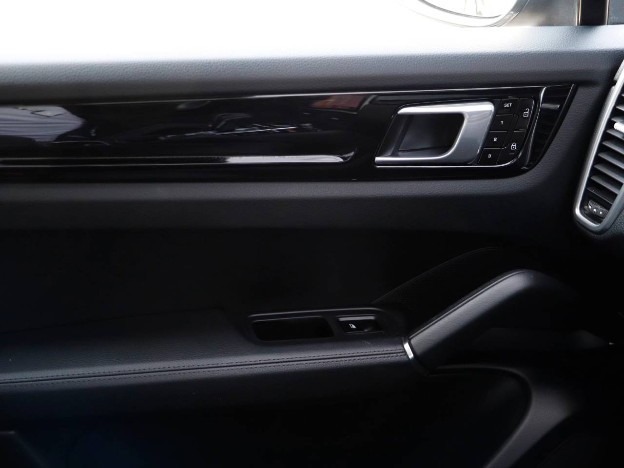 Cayenne V6 (67) image 22