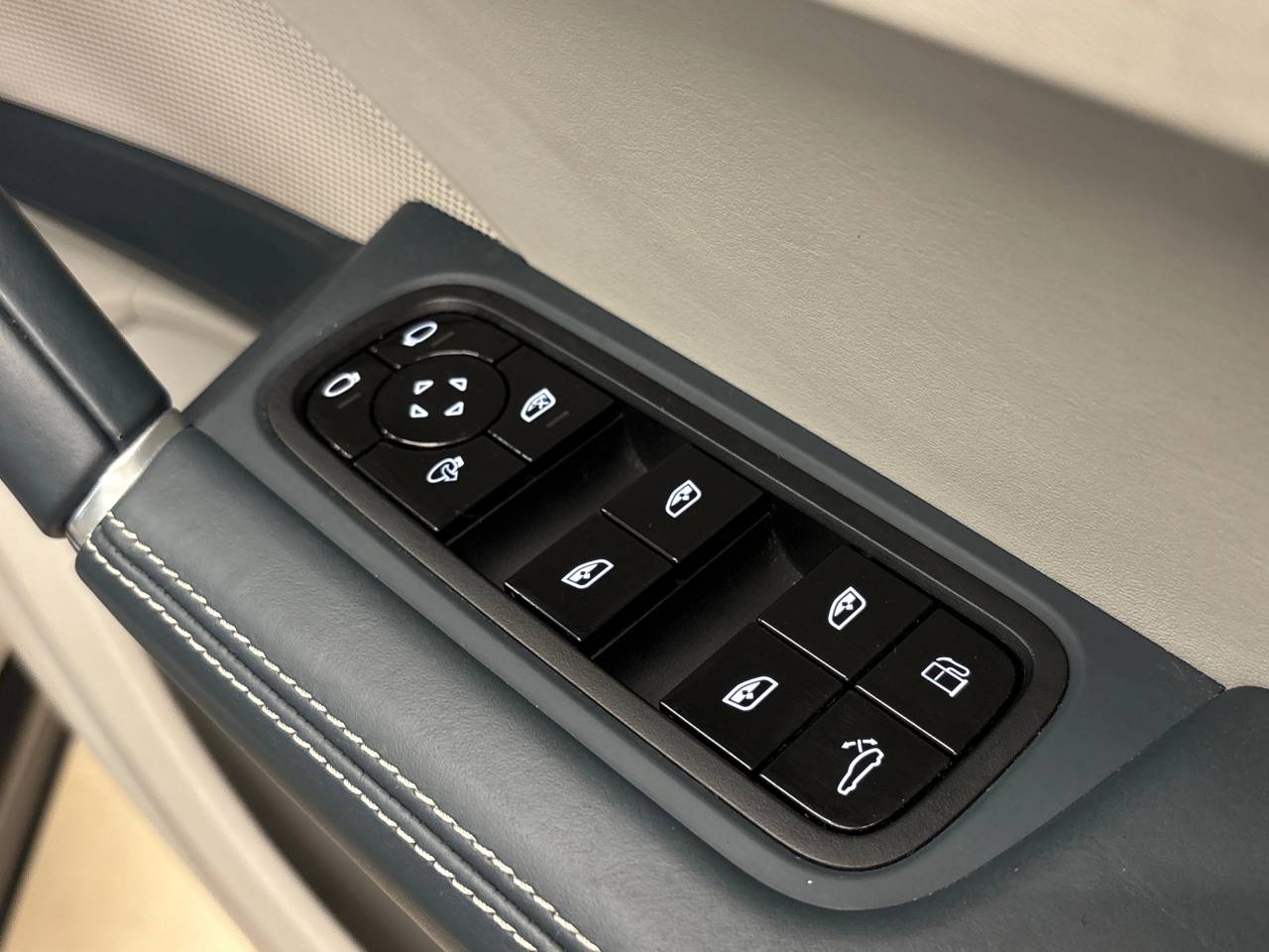 Cayenne V6 (12) image 32