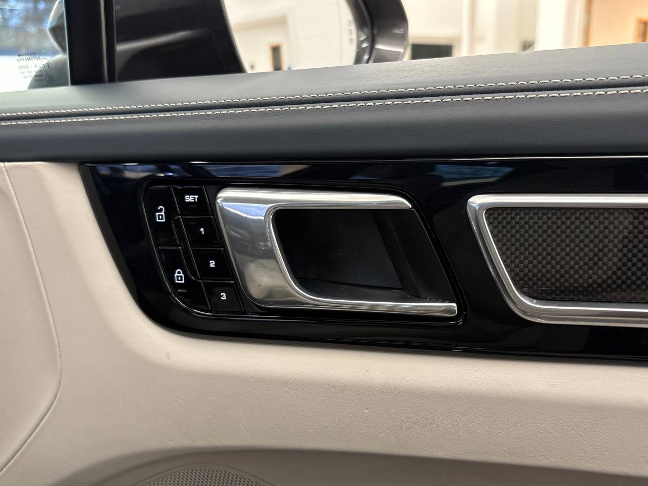 Cayenne V6 (12) image 31