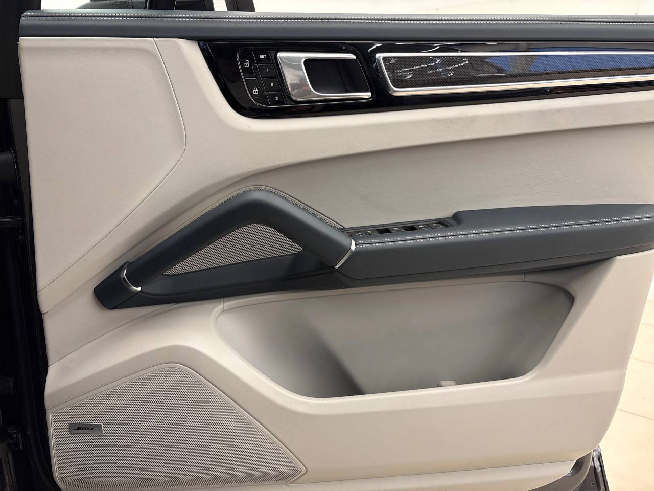 Cayenne V6 (12) image 30