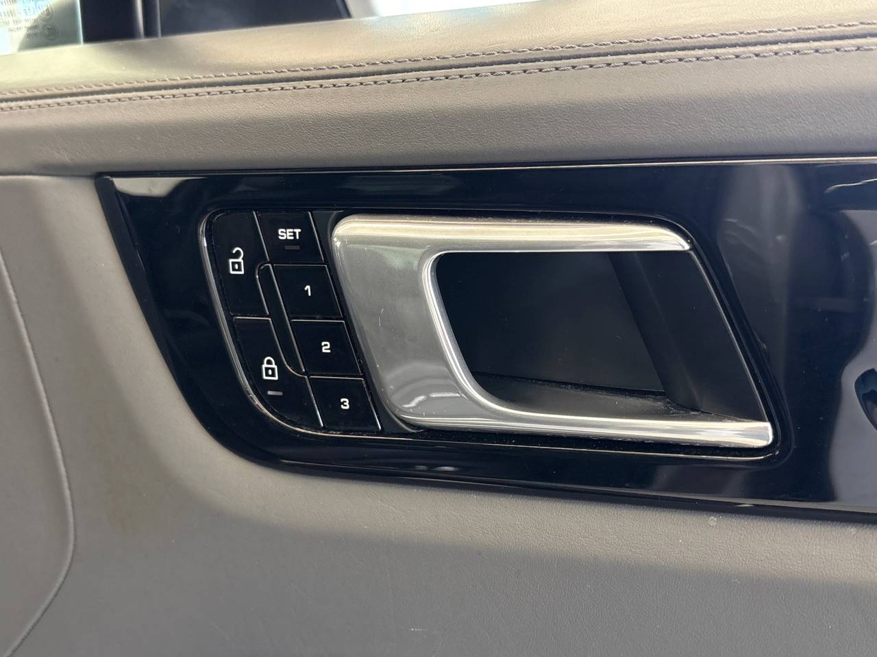 Cayenne V6 S TIPTRONIC (4) image 32