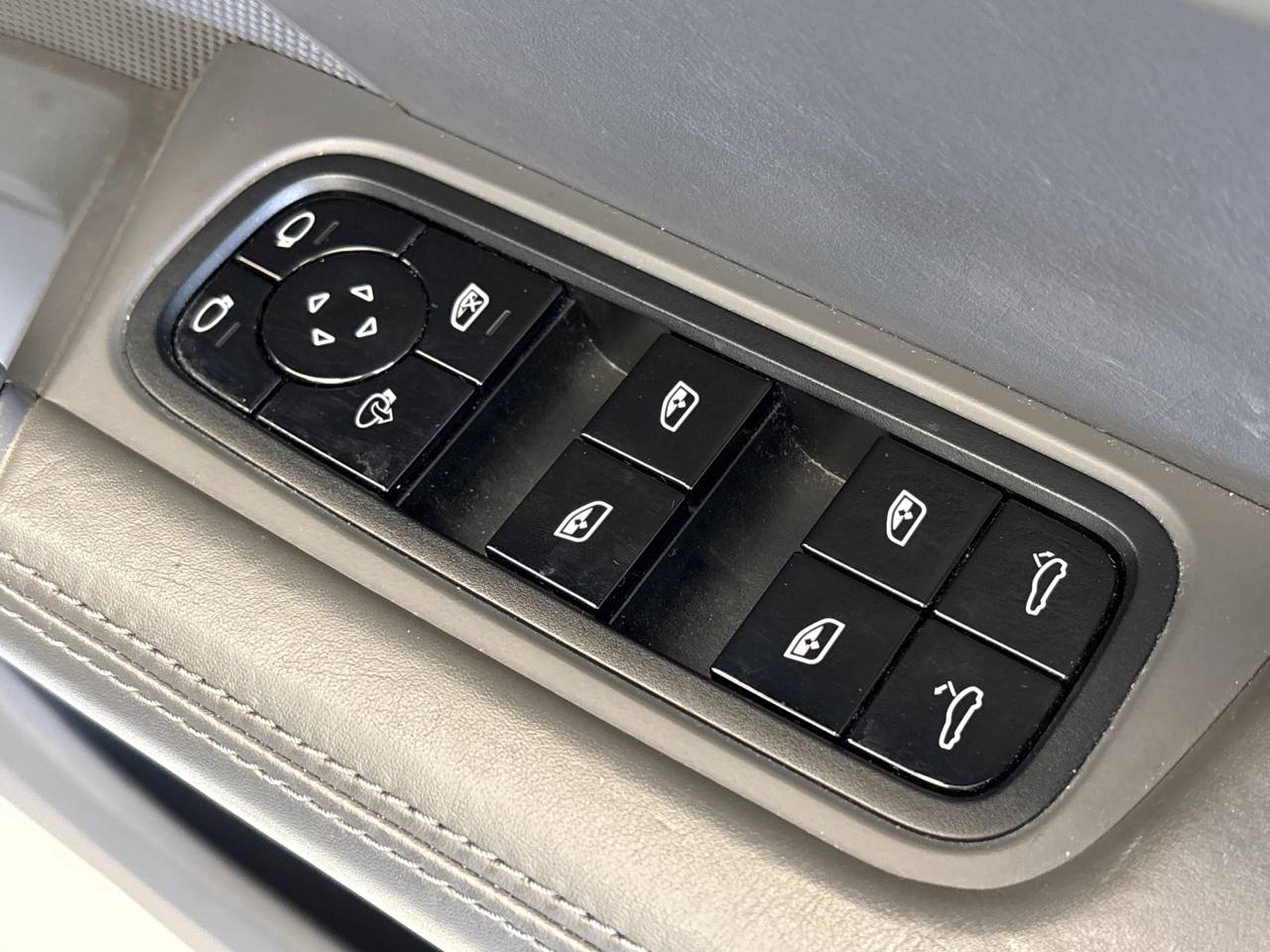 Cayenne V6 S TIPTRONIC (4) image 33