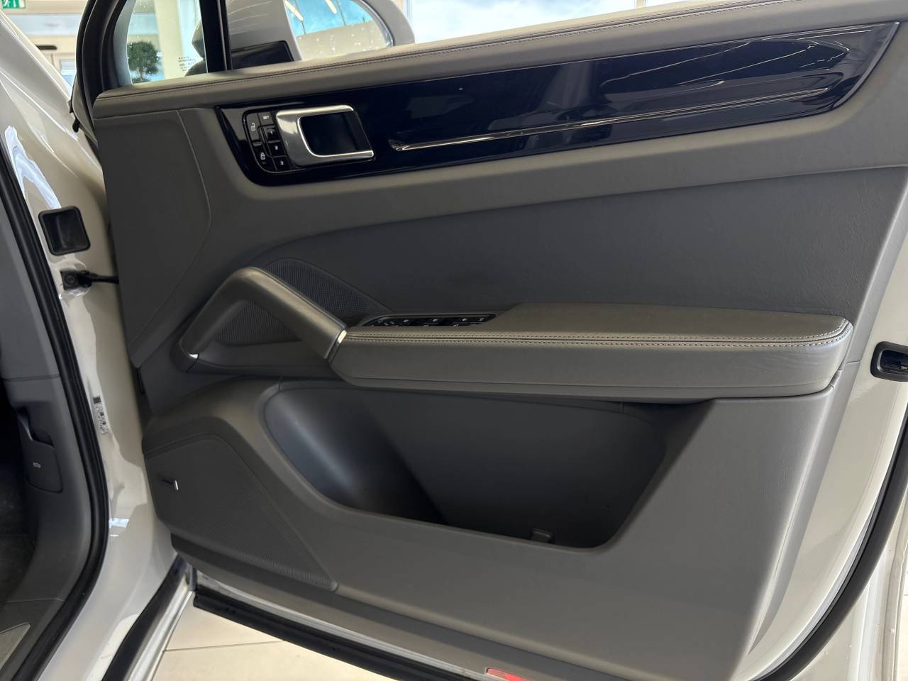 Cayenne V6 S TIPTRONIC (4) image 31