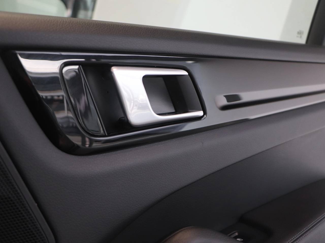 Cayenne V6 S TIPTRONIC (41) image 32