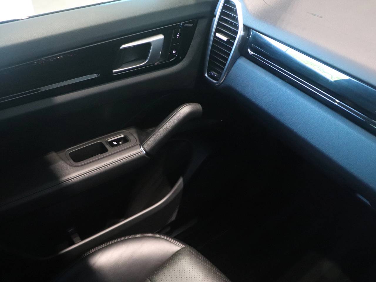 Cayenne V6 S TIPTRONIC (41) image 26