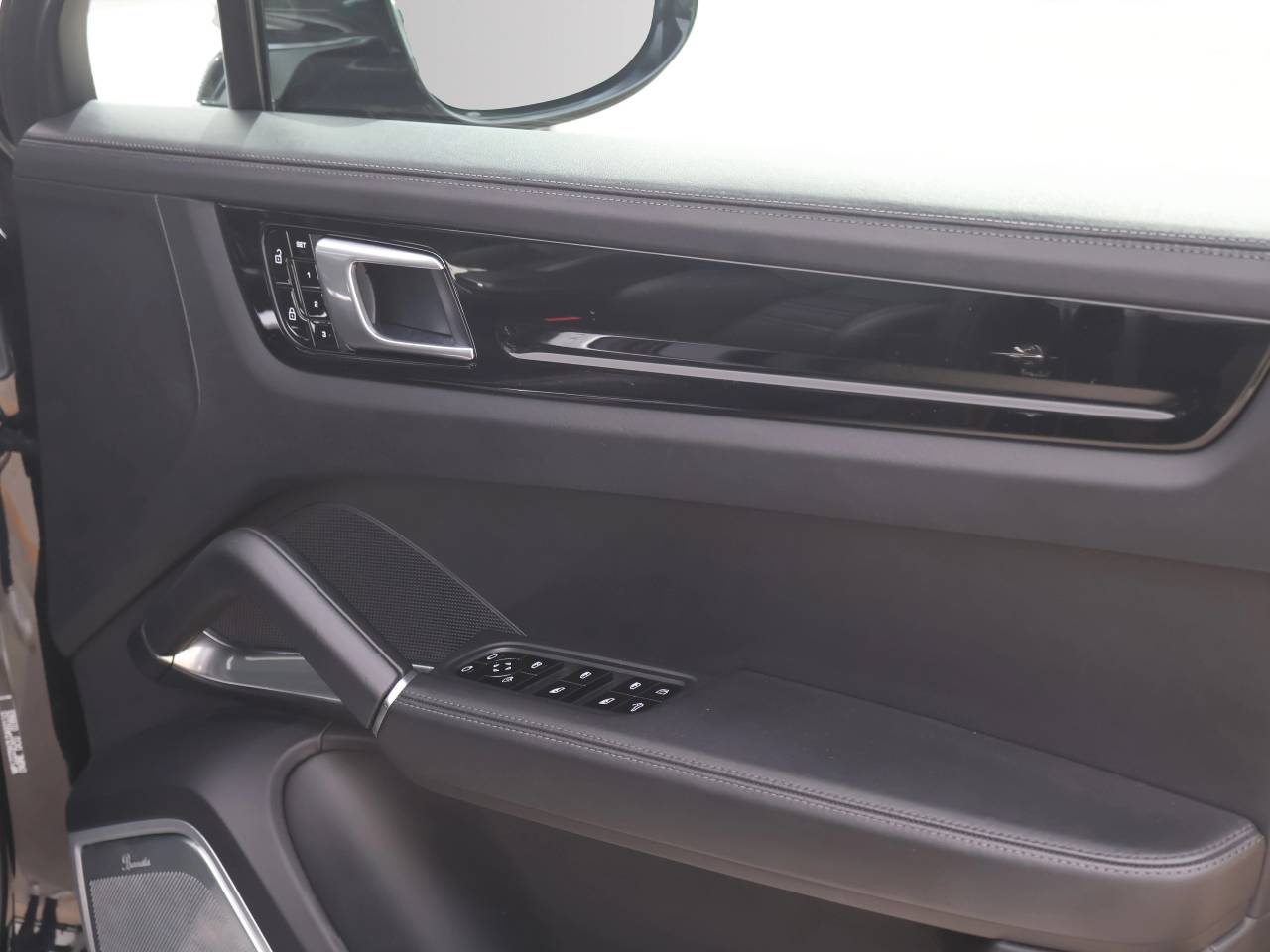 Cayenne TURBO S (5) image 25