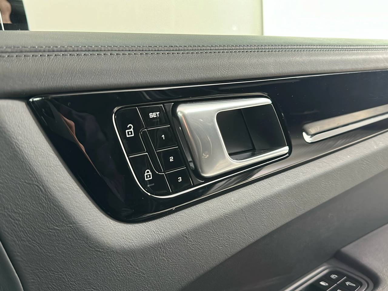 Cayenne V6 (97) image 18