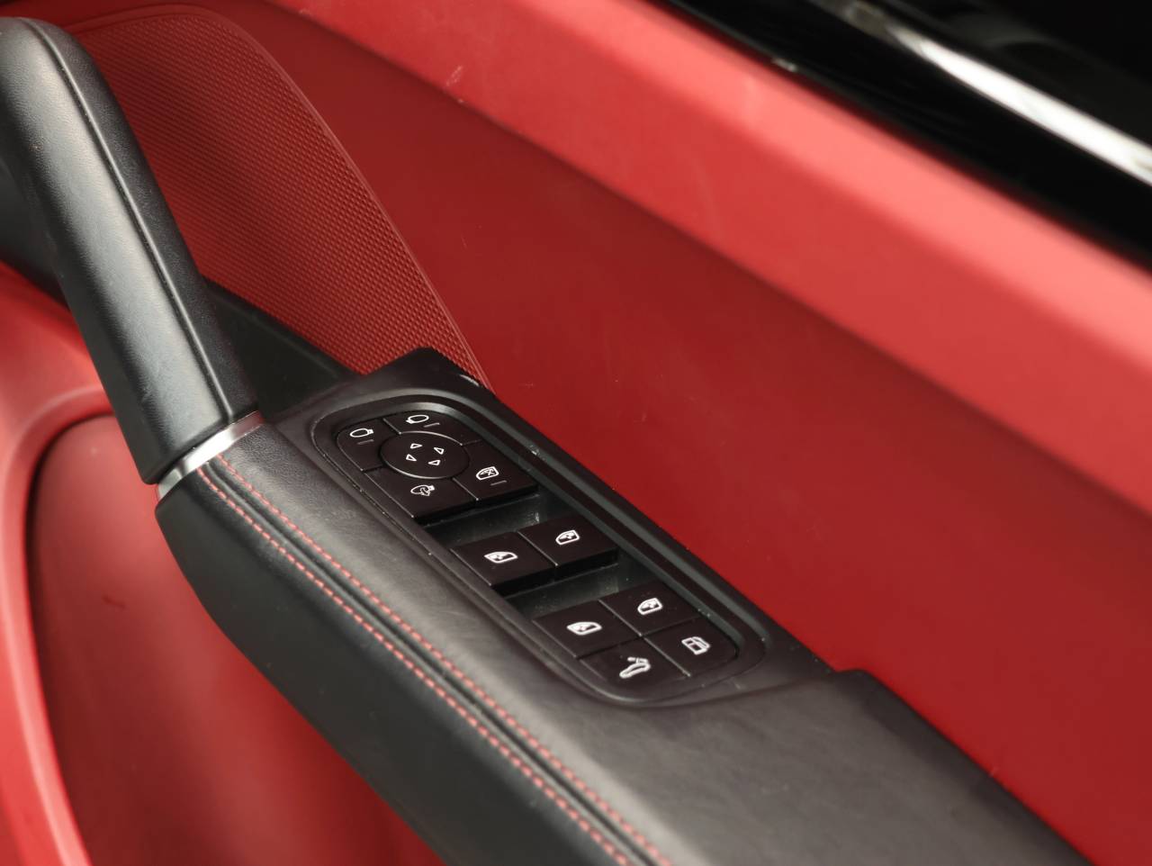 Cayenne V6 (100) image 29