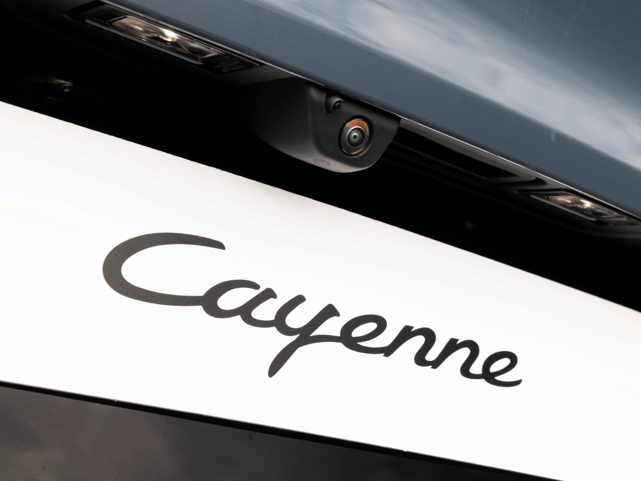 Cayenne (84) image 99