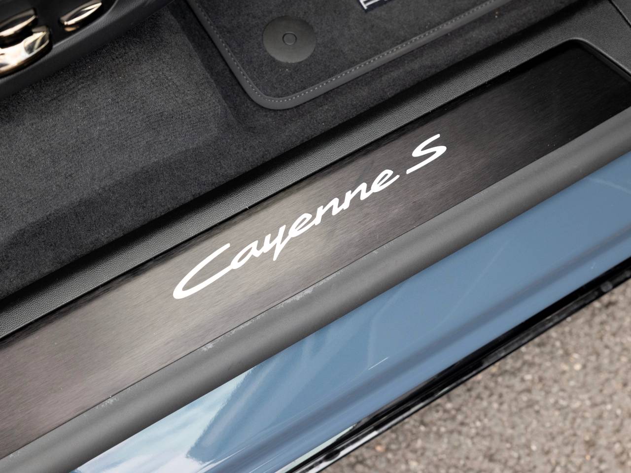 Cayenne (84) image 73