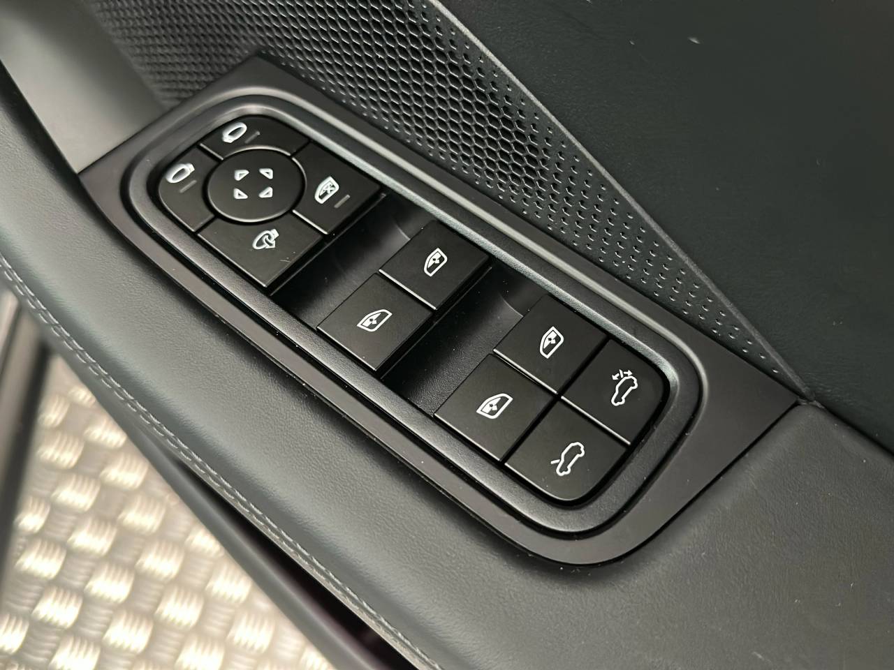 Macan BASE (10) image 20