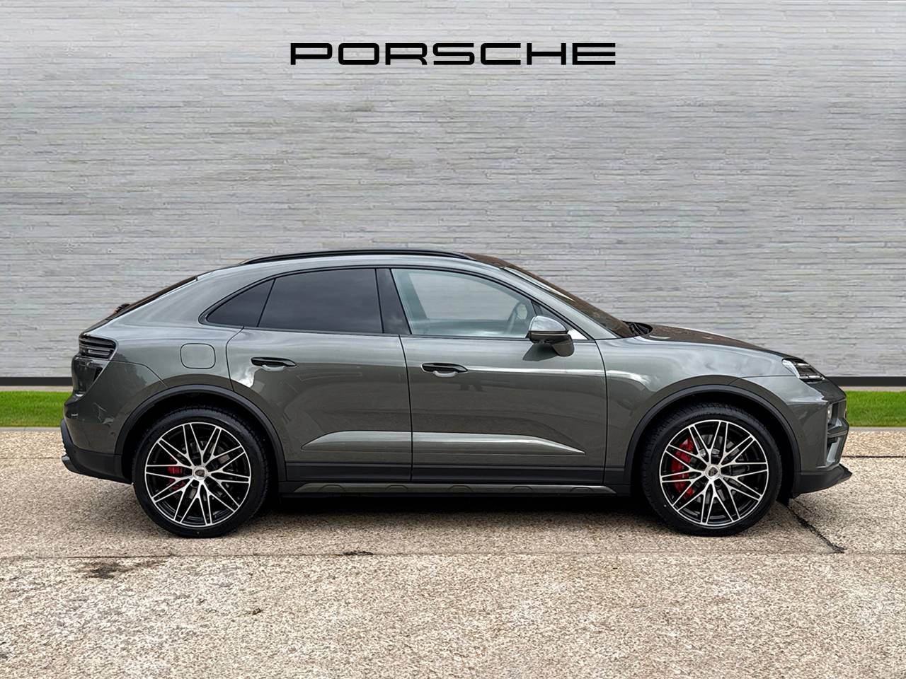 Macan TURBO (1) image 02