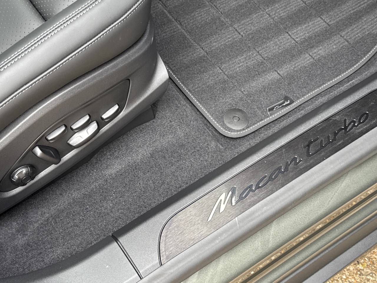 Macan TURBO (1) image 37